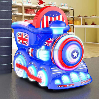 良い値段 幸せな子供 貨幣で運ばれるイギリス列車 ショッピングモールへの子供乗車 オンライン